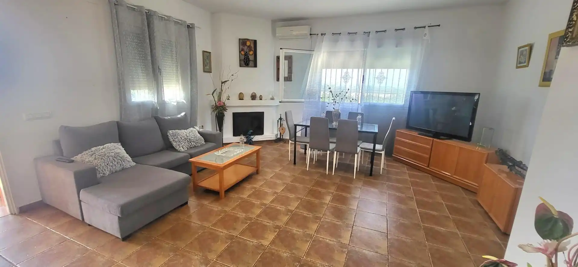 Sala de estar de Finca rústica en venta en Almodóvar del Río con Aire acondicionado, Jardín privado y Terraza