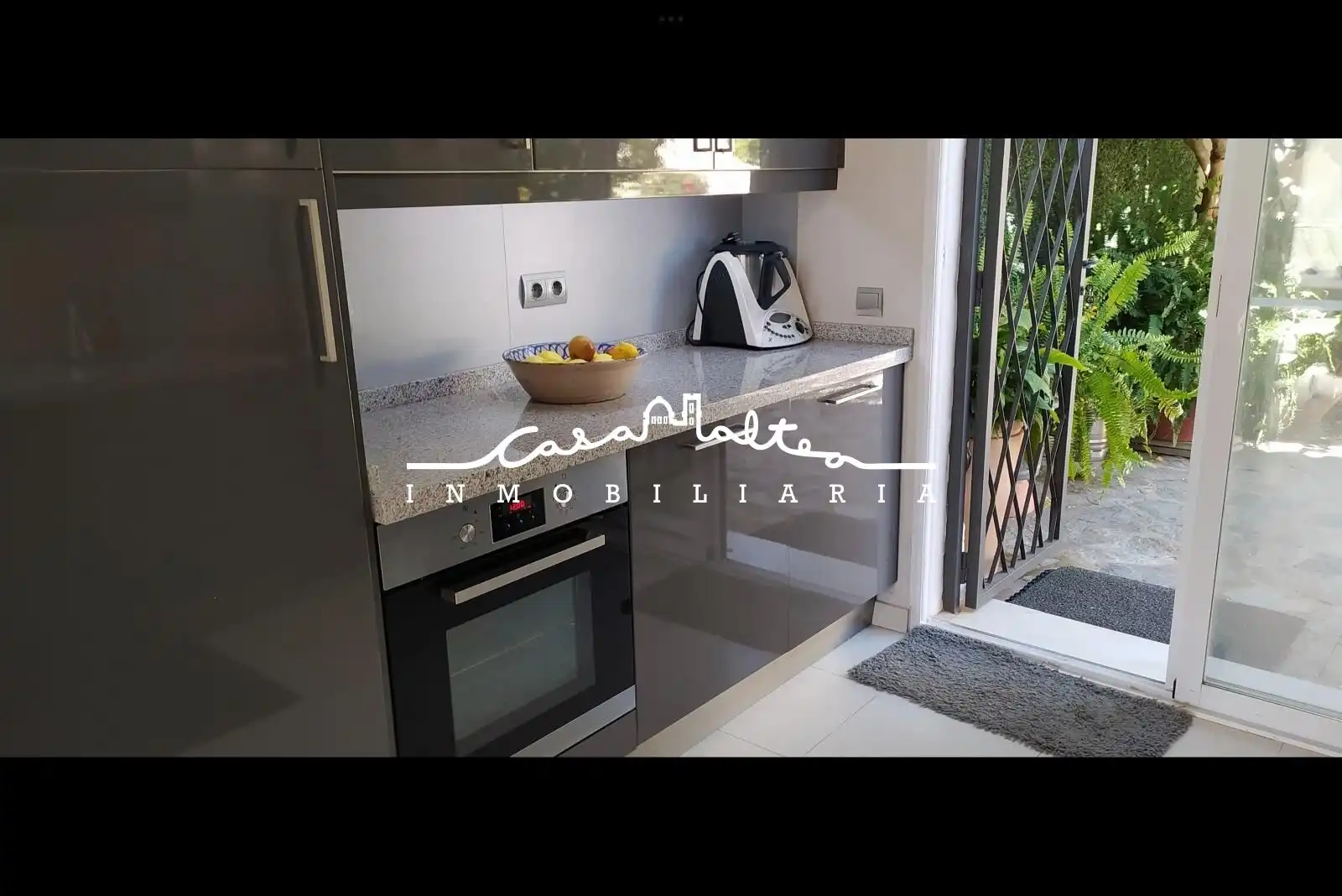 Cuina de Casa o xalet en venda en L'Alfàs del Pi amb Jardí privat i Terrassa