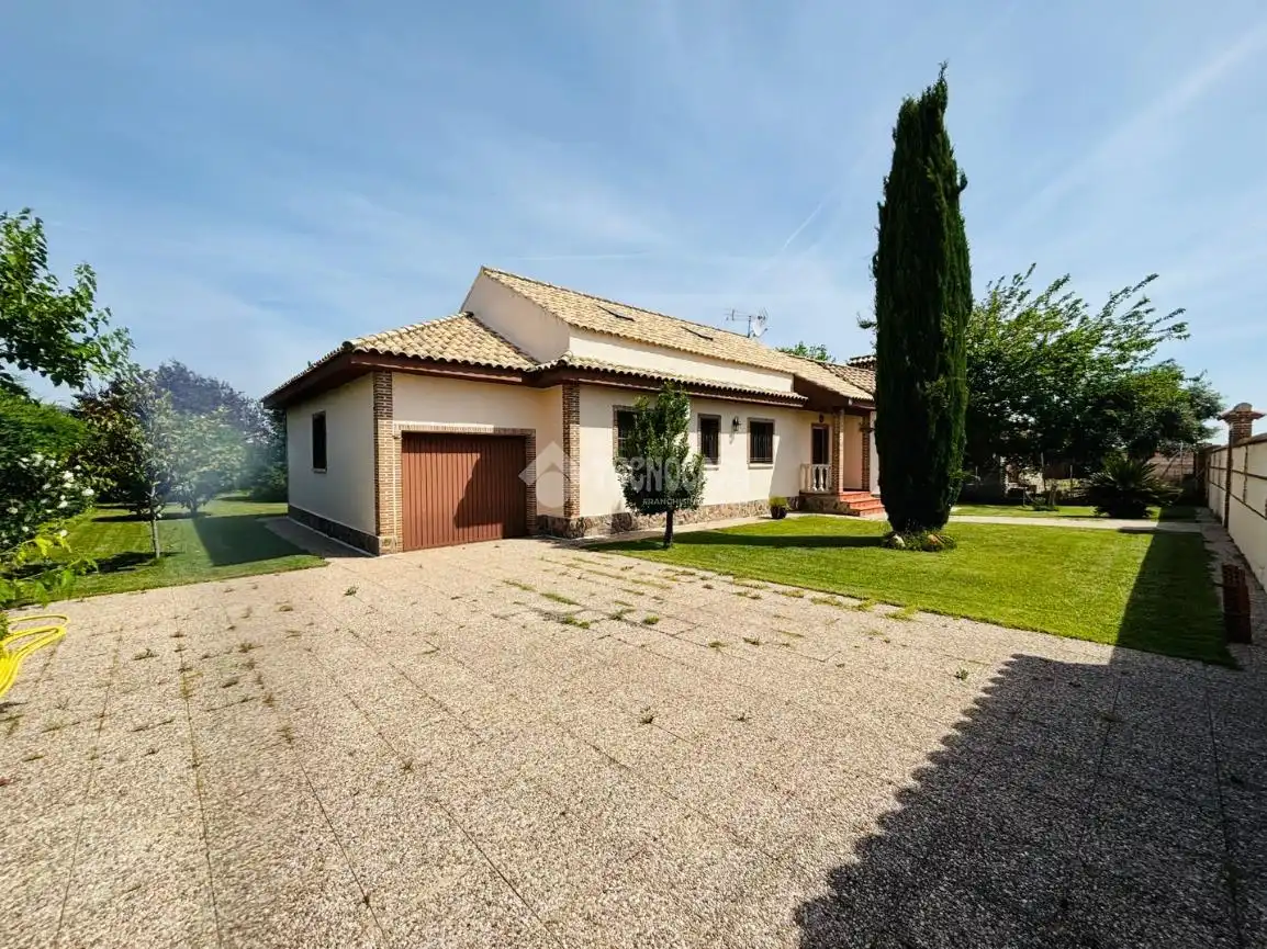 Außenansicht von Haus oder Chalet zum Verkauf in Escalona mit Klimaanlage und Heizung