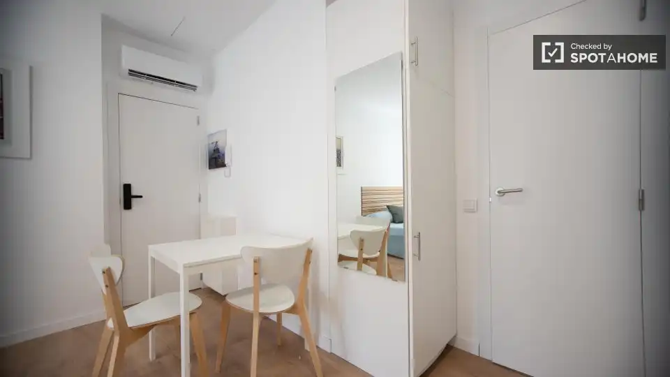Habitación de Piso de alquiler en Valencia con Aire acondicionado, Calefacción y Amueblado