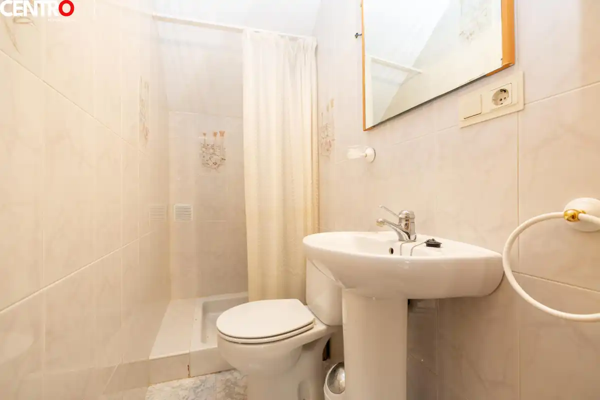 Baño de Piso en venta en Villa de Otura con Aire acondicionado, Calefacción y Terraza