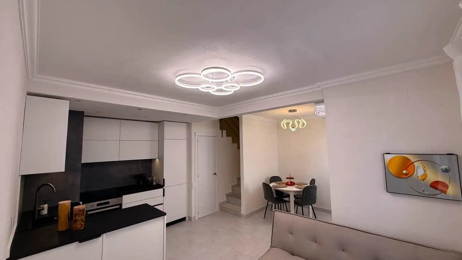 Sala d'estar de Casa adosada en venda en Torrevieja amb Aire condicionat, Terrassa i Moblat
