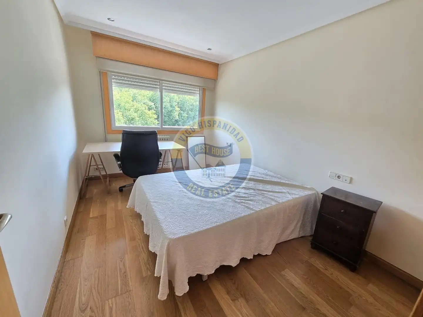 Schlafzimmer von Wohnung zur Miete in Vigo  mit Heizung, Parkett und Möbliert