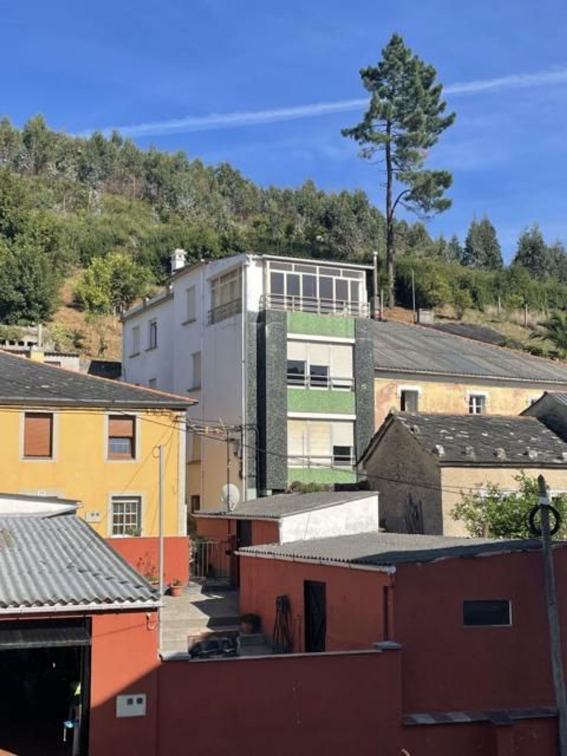 Vista exterior de Edifici en venda en Mañón