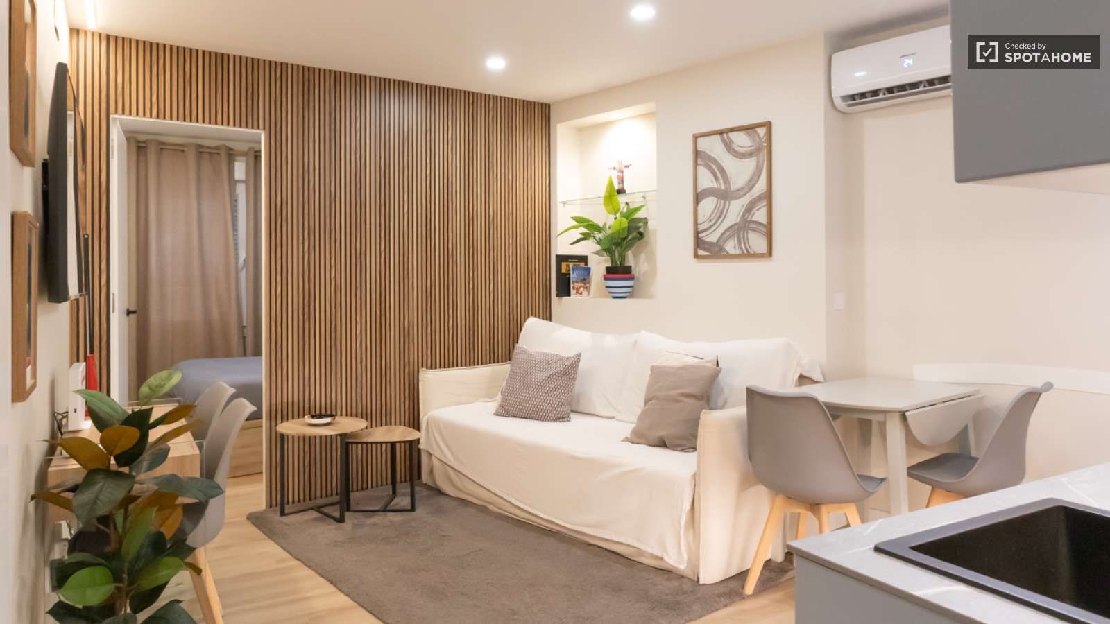 Living room of Apartment to share in  Madrid Capital  with Air Conditioner, Heating and Terrace