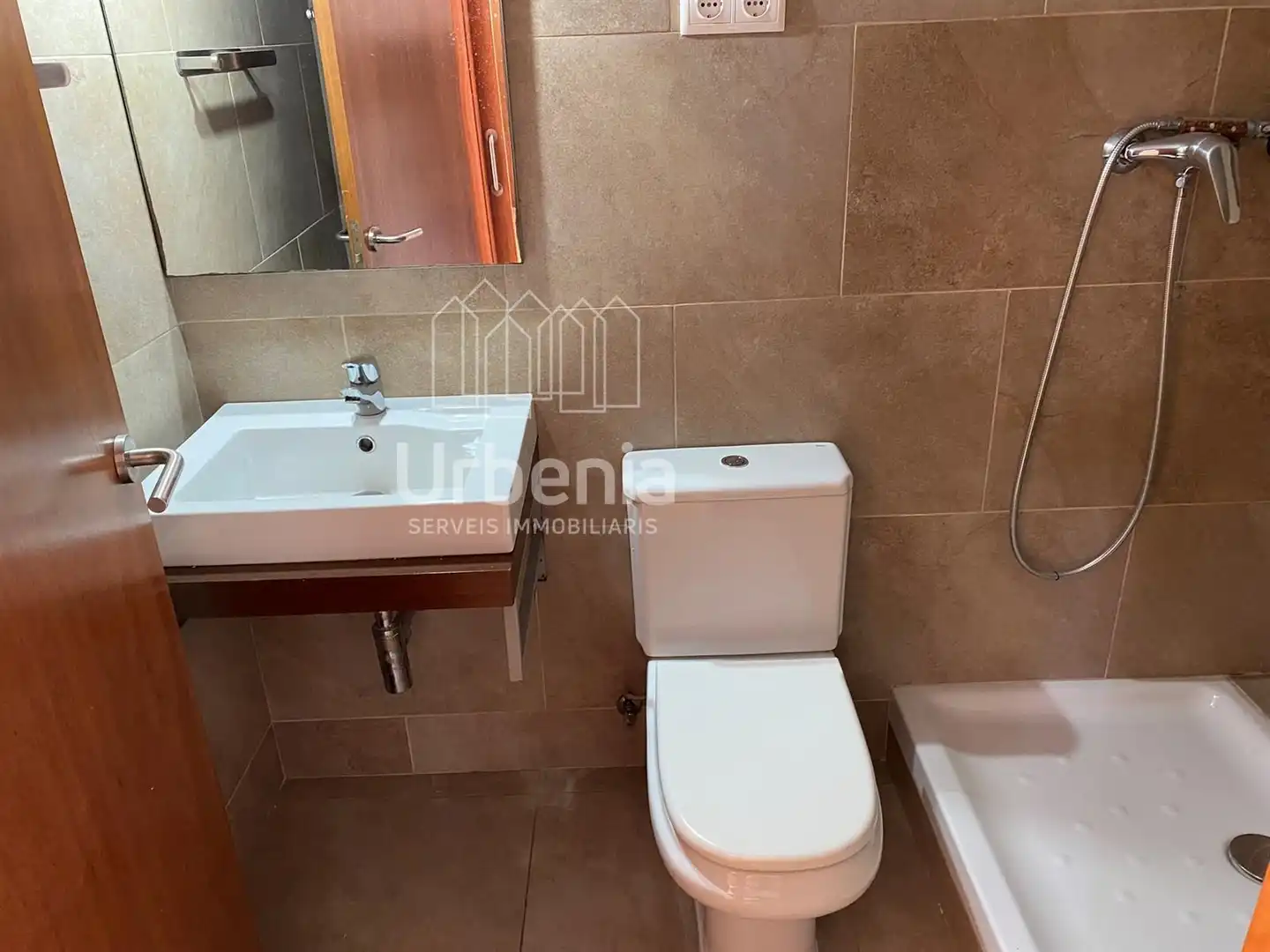 Baño de Dúplex en venta en Gelida con Aire acondicionado, Terraza y Amueblado