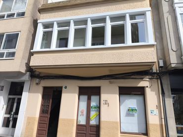 Local comercial de lloguer a Calle CORUÑA