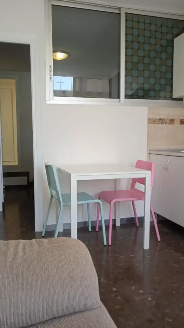 Menjador de Apartament de lloguer en Sevilla amb Aire condicionat i Moblat
