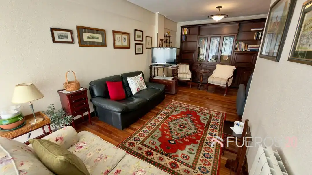 Sala de estar de Piso en venta en Barakaldo  con Calefacción, Terraza y Amueblado