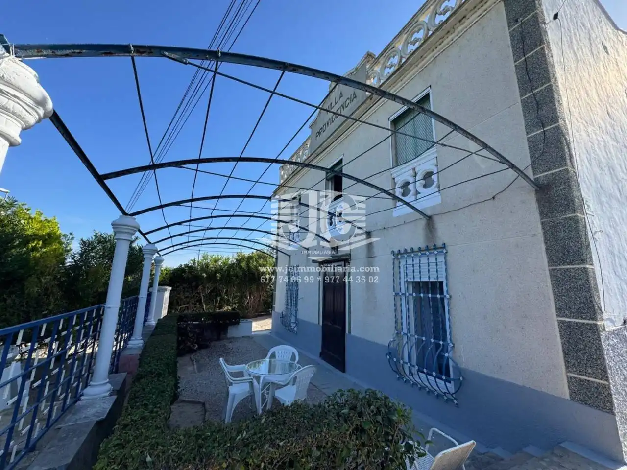 Vista exterior de Casa o xalet en venda en Tortosa amb Aire condicionat, Jardí privat i Parquet