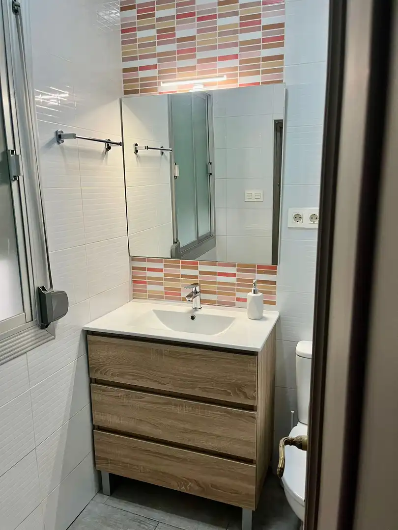 Baño de Piso de alquiler en Petrer con Aire acondicionado, Terraza y Amueblado