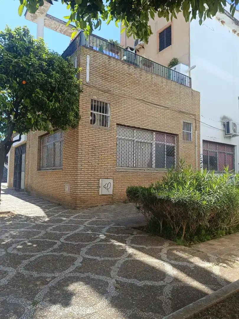 Vista exterior de Planta baja de alquiler en Dos Hermanas con Aire acondicionado