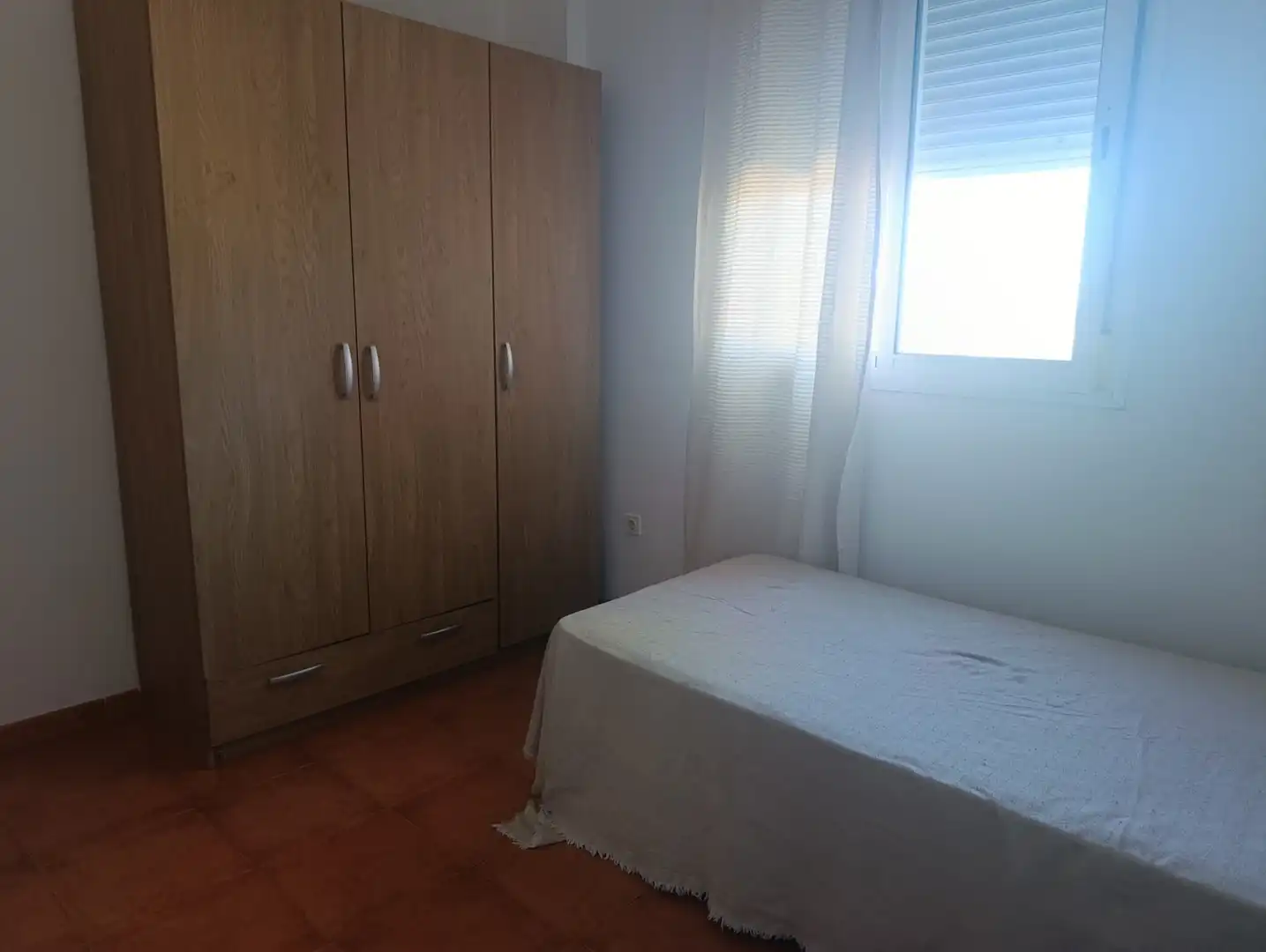 Habitación de Piso de alquiler en Dos Hermanas con Aire acondicionado, Terraza y Amueblado