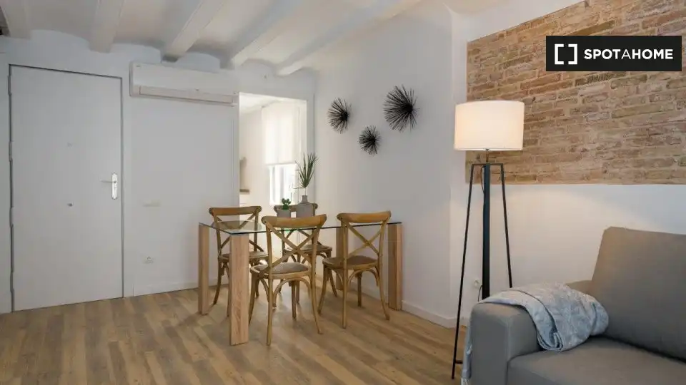 Flat with terrace to rent in Ciutat Vella, imagen 5