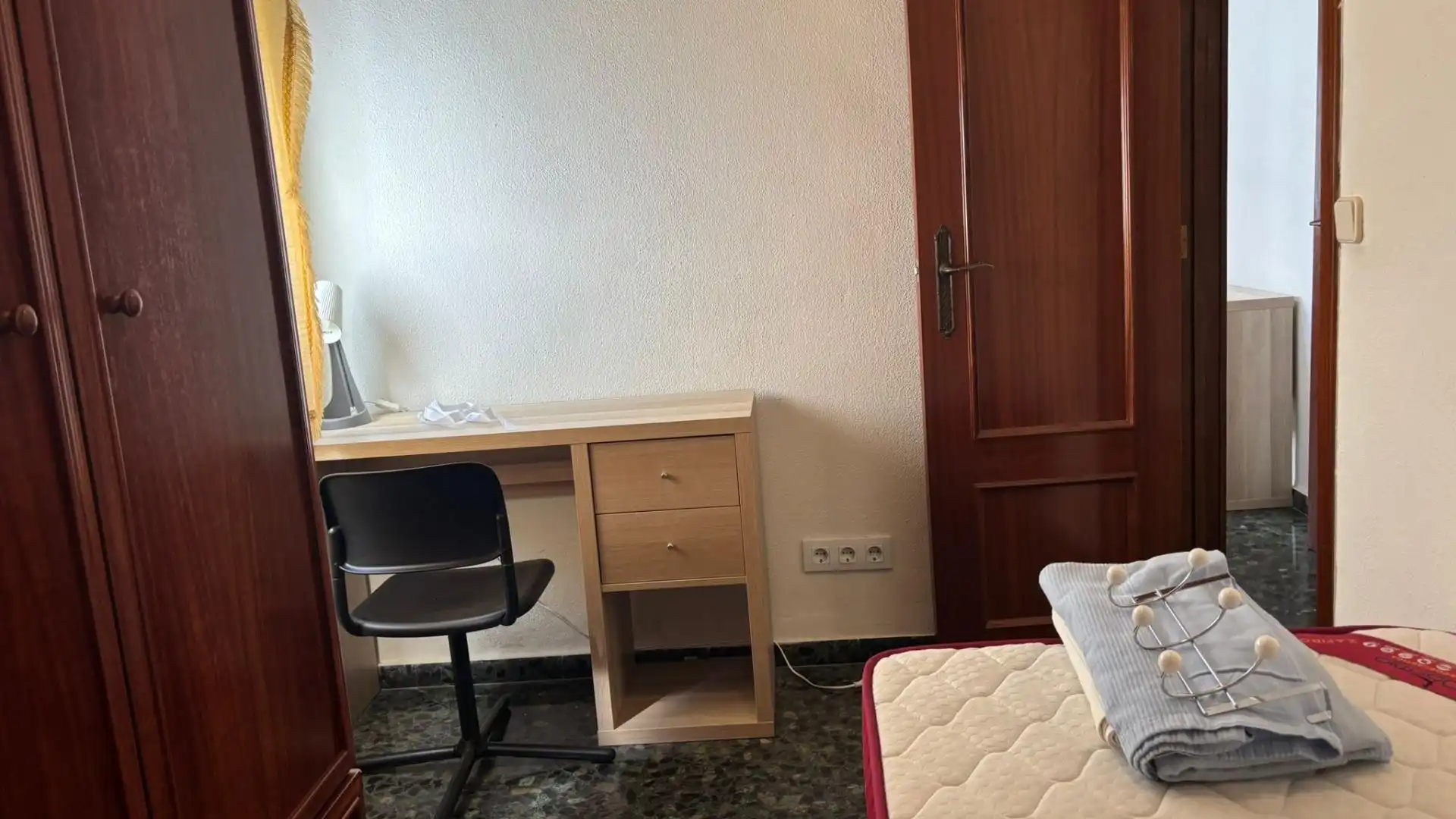 Room in Calle LOZOYA, El Plantinar – Avda. La Paz - El Juncal