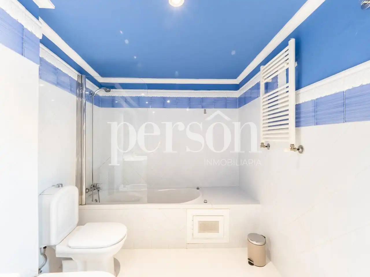 Bathroom of Flat for rent in Ciutat Vella 