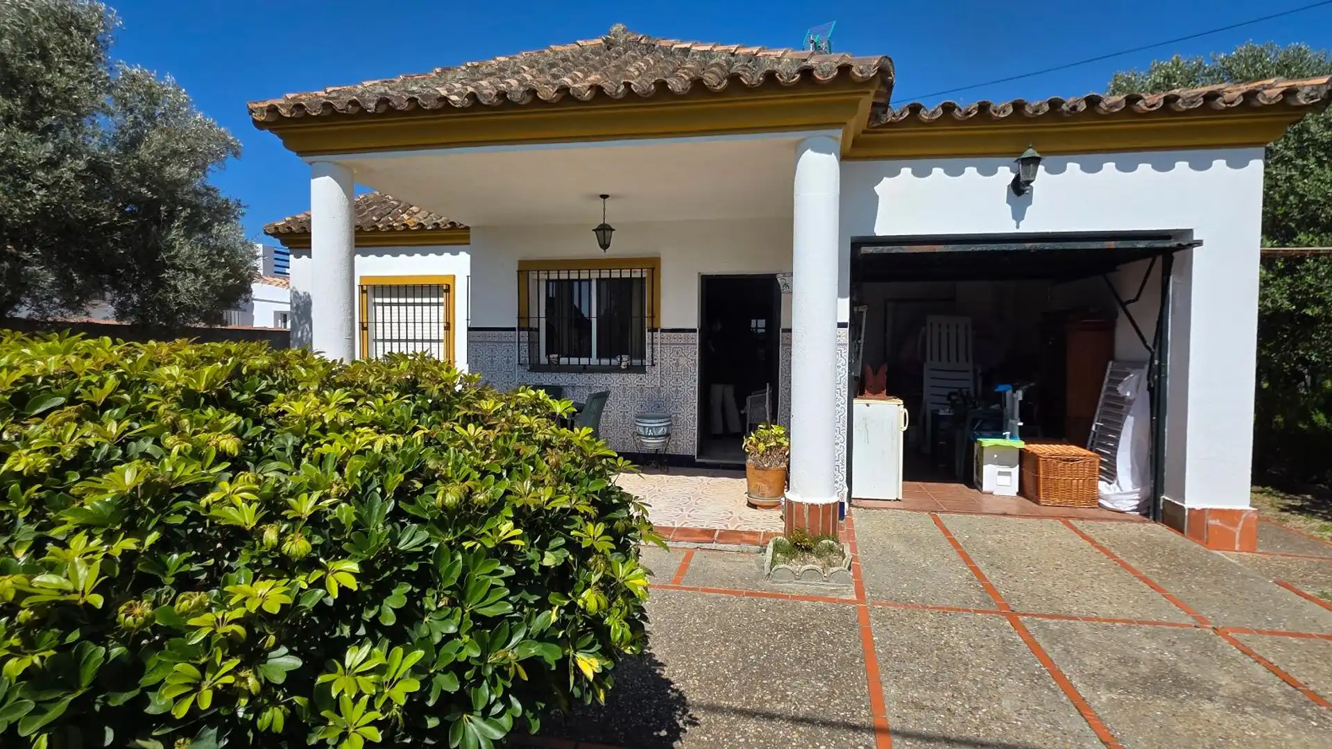 Vista exterior de Casa o xalet en venda en Chiclana de la Frontera