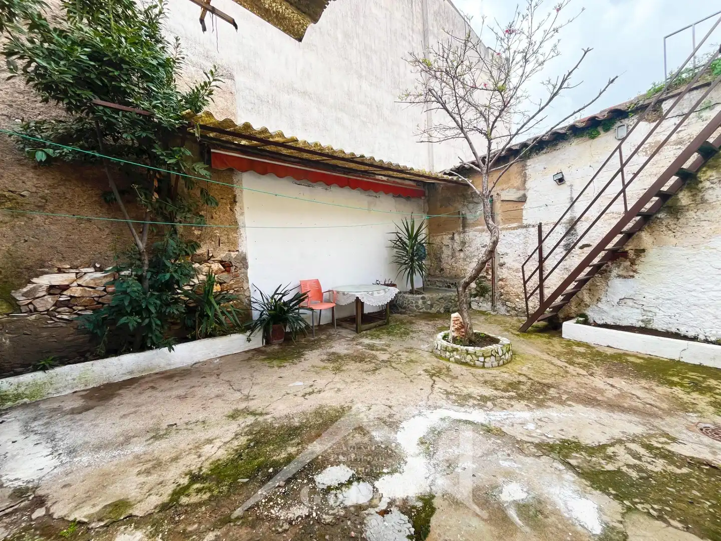 Exterior view of Single-family semi-detached for sale in Almadén de la Plata  with Air Conditioner, Terrace and Storage room