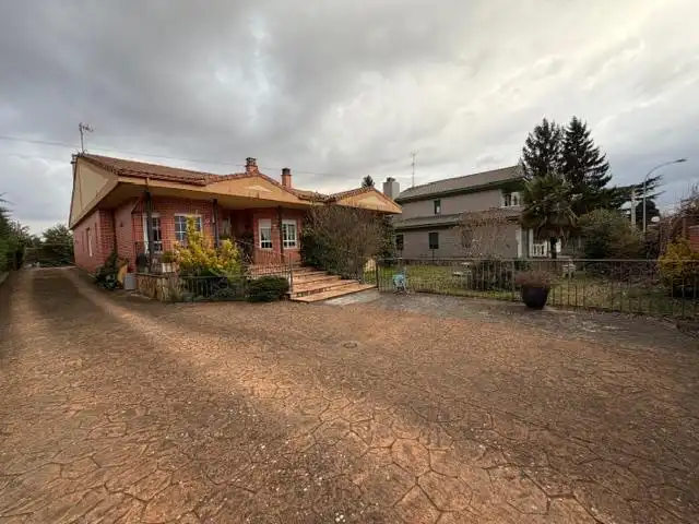 Exterior view of Houses for sale in Villaquilambre  with Air Conditioner, Heating and Private garden