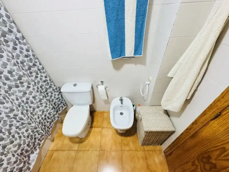 Bany de Apartament en venda en Torrevieja amb Aire condicionat, Moblat i Piscina comunitària