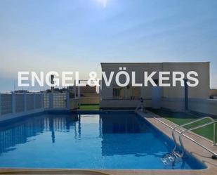 Piscina de Apartament de lloguer en  Madrid Capital amb Aire condicionat, Calefacció i Terrassa