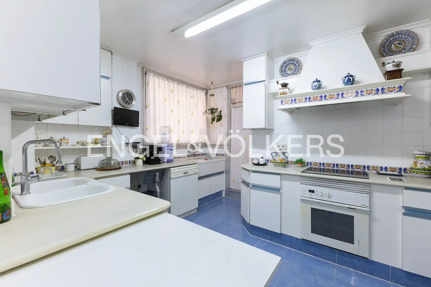 Kitchen of Flat for sale in Valencia  with Air Conditioner, Heating and Balcony