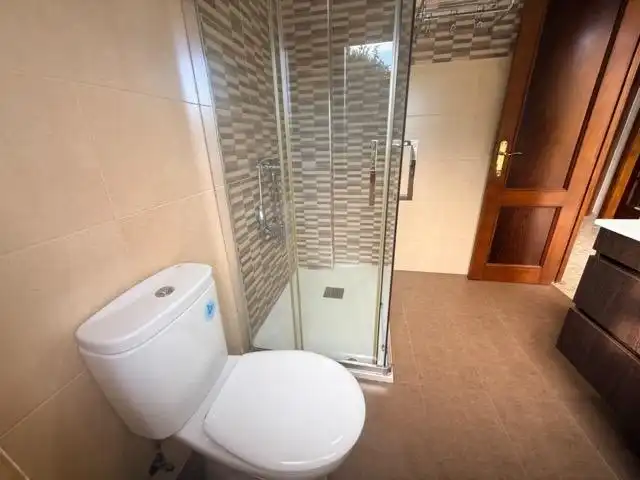 Bany de Casa o xalet en venda en Sanxenxo amb Jardí privat, Terrassa i Moblat
