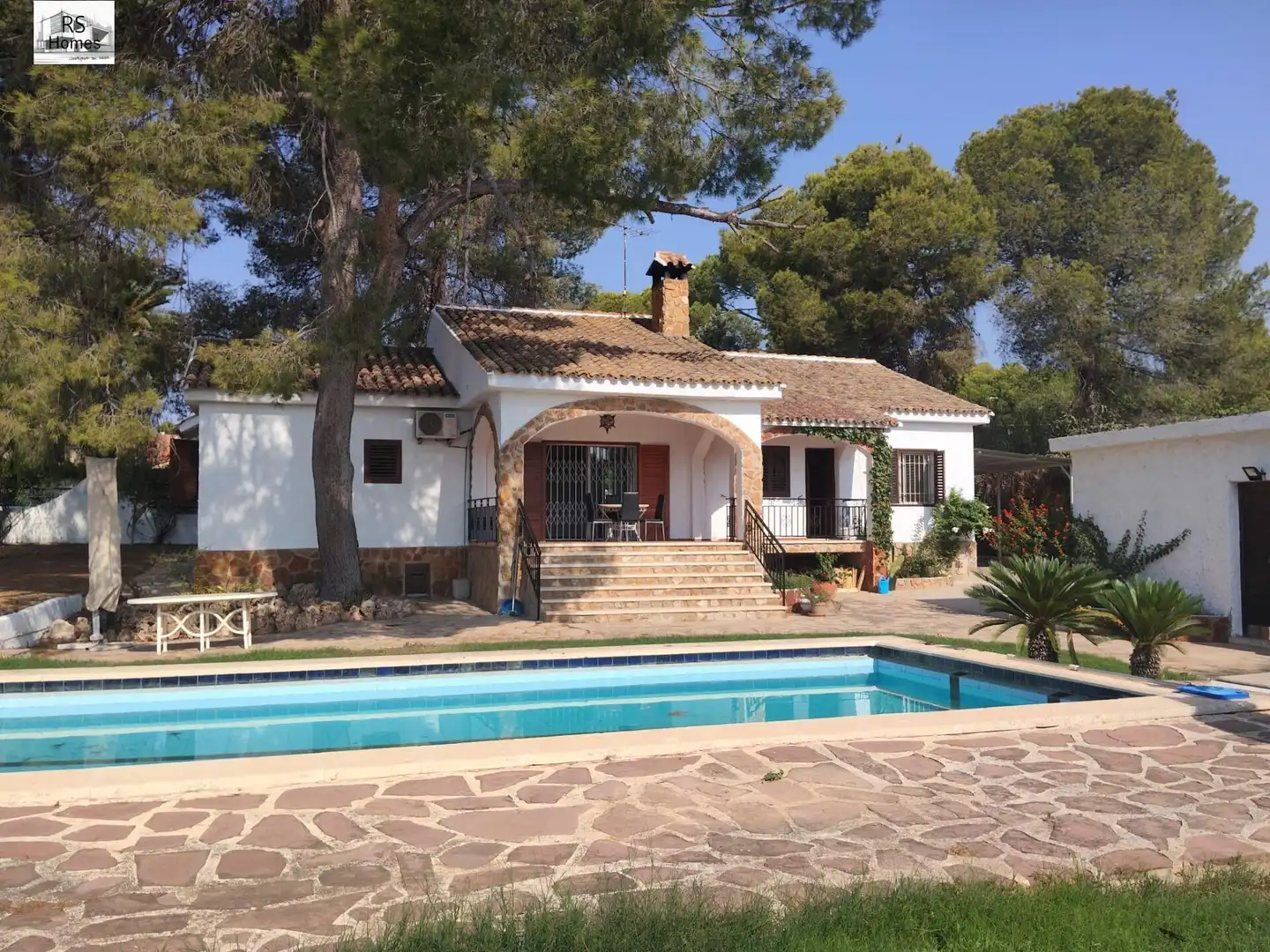 Vista exterior de Casa o chalet de alquiler en L'Eliana con Aire acondicionado, Calefacción y Jardín privado