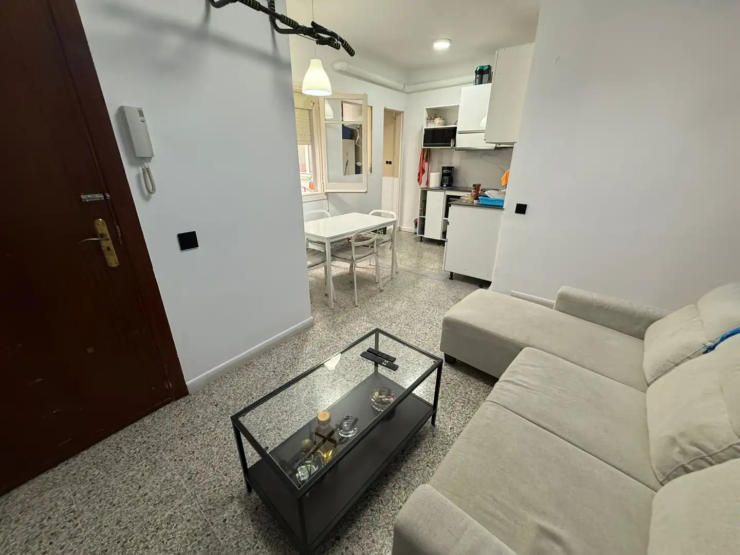 Sala d'estar de Pis en venda en Cornellà de Llobregat amb Aire condicionat