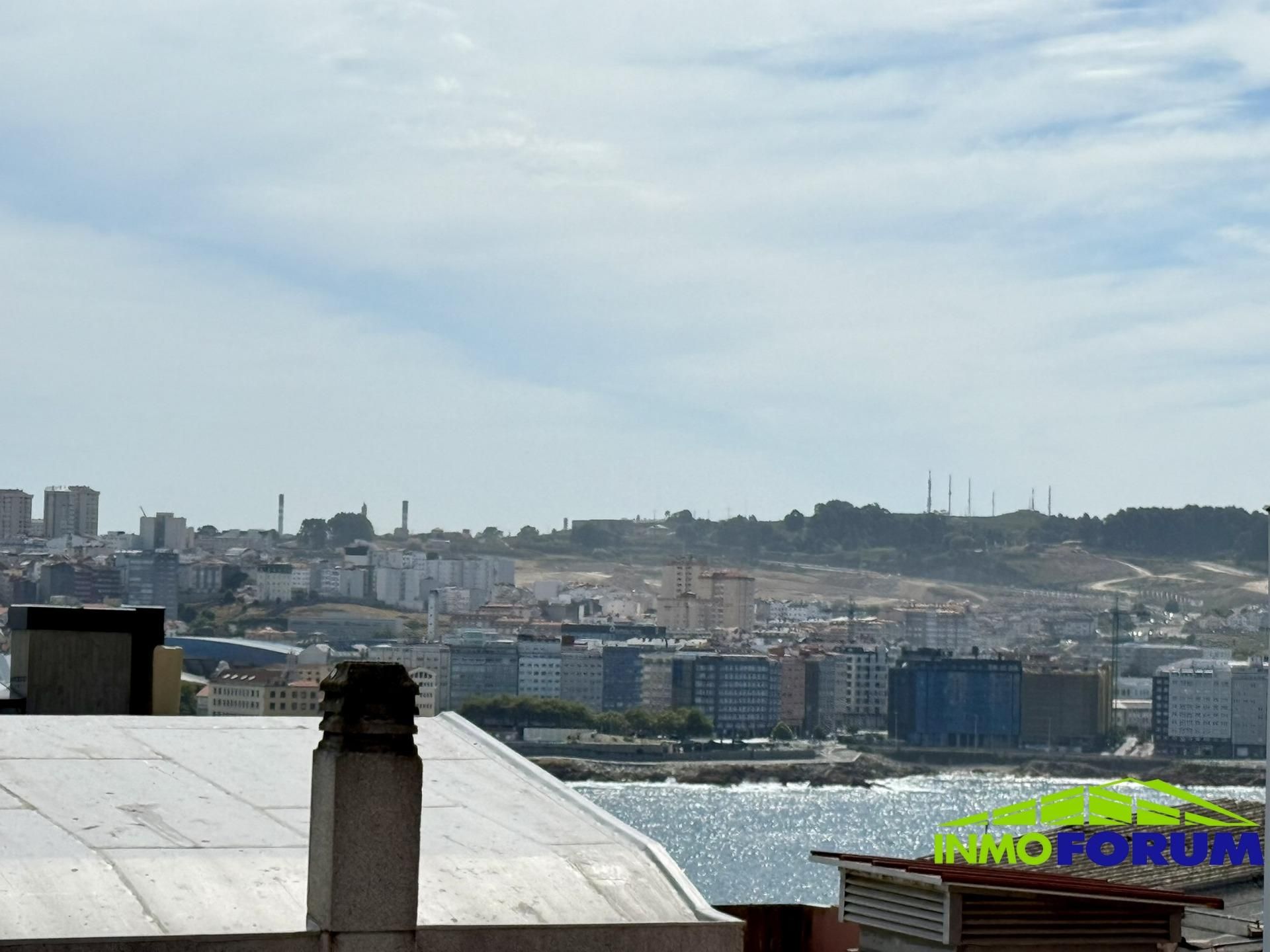 Vista exterior de Pis en venda en A Coruña Capital  amb Calefacció