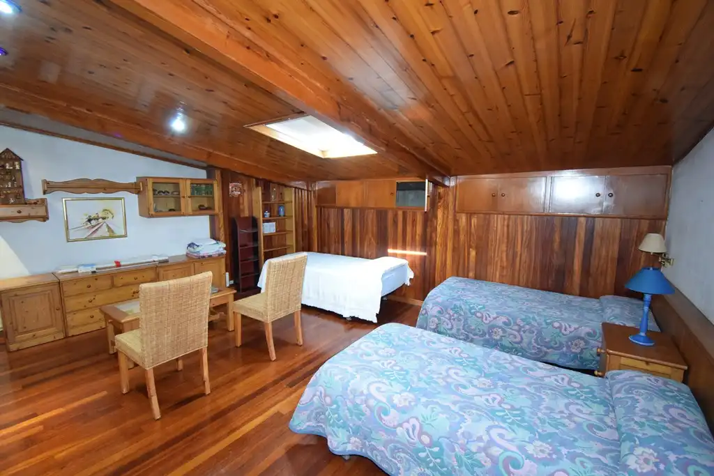 Habitación de Casa adosada en venta en Pontedeume con Calefacción y Jardín privado