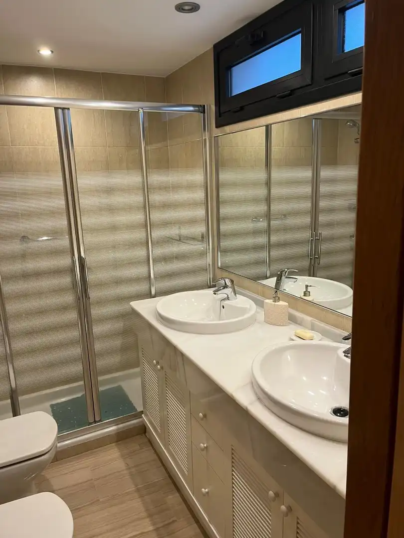 Badezimmer von Wohnung zur Miete in Córdoba mit Klimaanlage, Balkon und Alarm