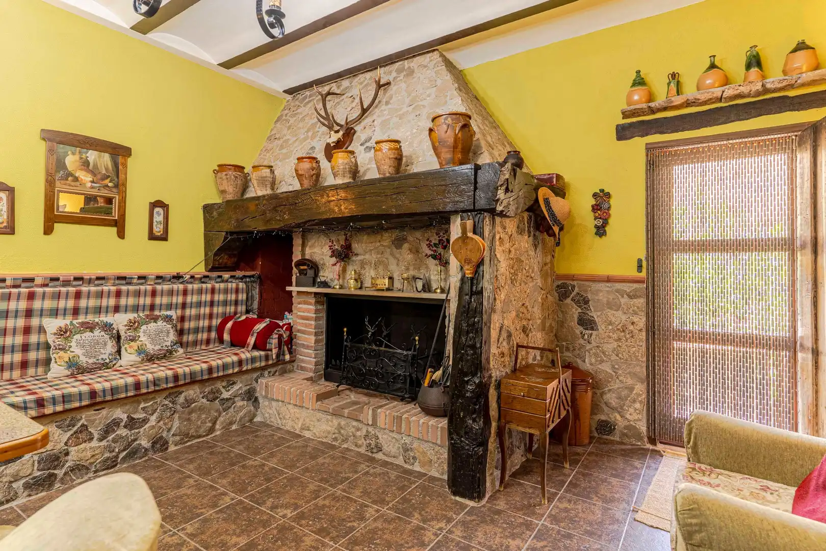 Sala de estar de Casa o chalet en venta en Huelma con Jardín privado y Sauna