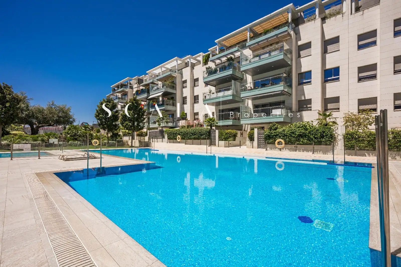 Schwimmbecken von Wohnung zur Miete in Madrid mit Klimaanlage, Heizung und Privatgarten