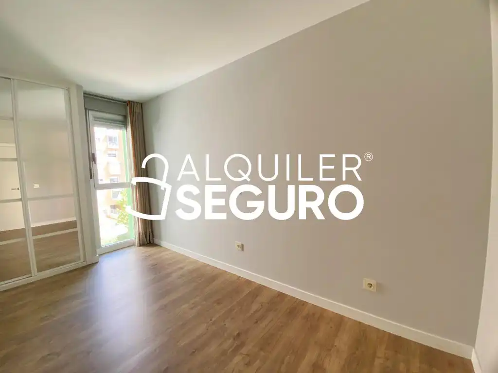 Bedroom of Flat for rent in Madrid  with Air Conditioner, Heating and Terrace