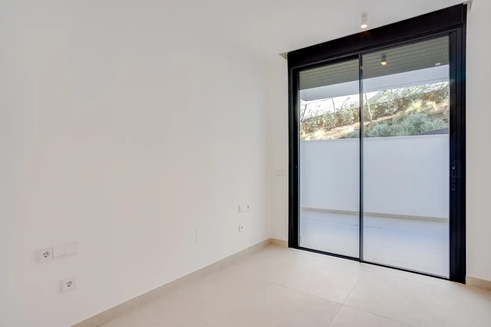 Ground floor for sale in Marbella  with Air Conditioner, Private garden and Terrace