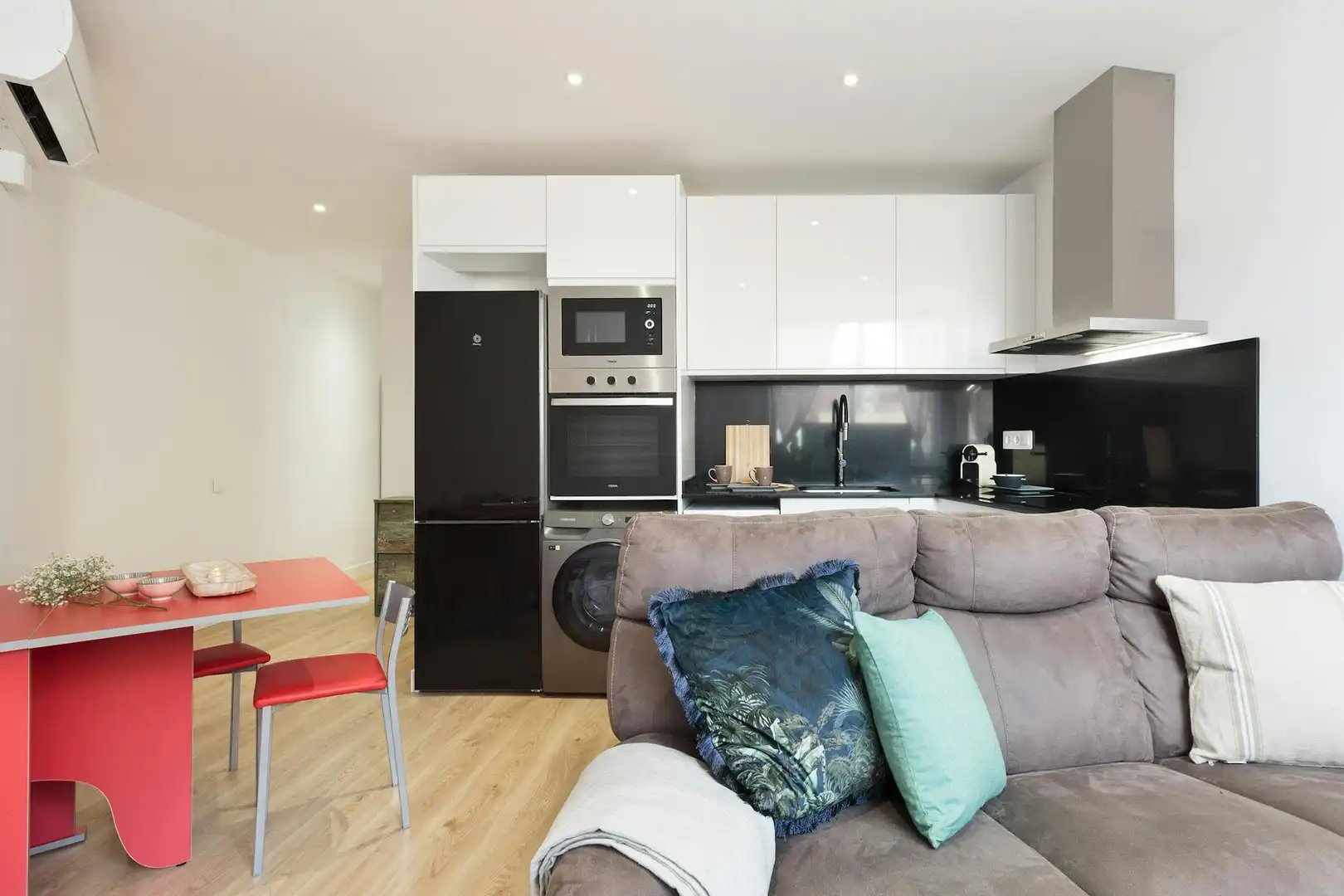Kitchen of Flat for rent in Barcelona  with Air Conditioner, Heating and Furnished