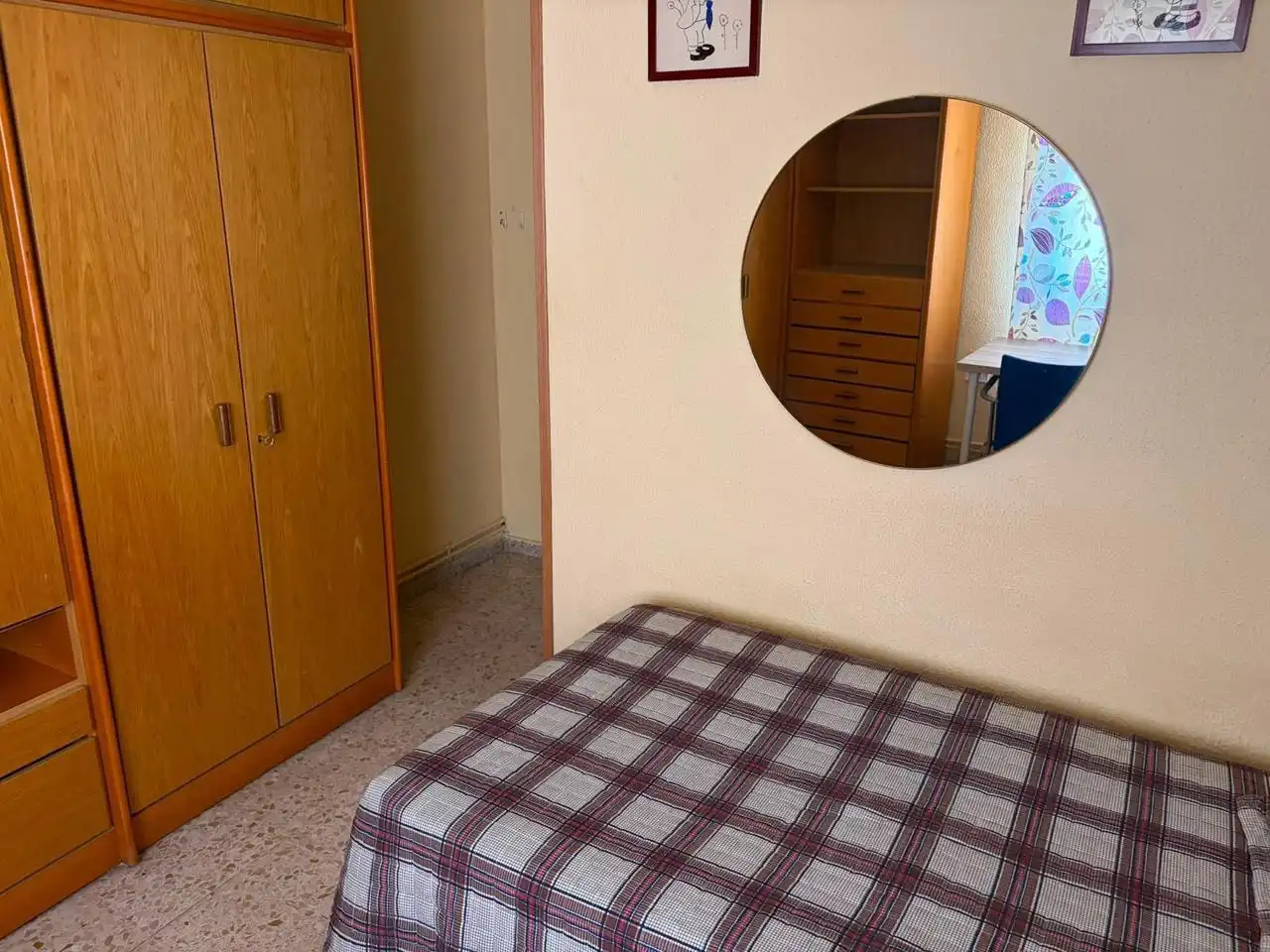 Schlafzimmer von Wohnung zur Miete in Granada mit Möbliert