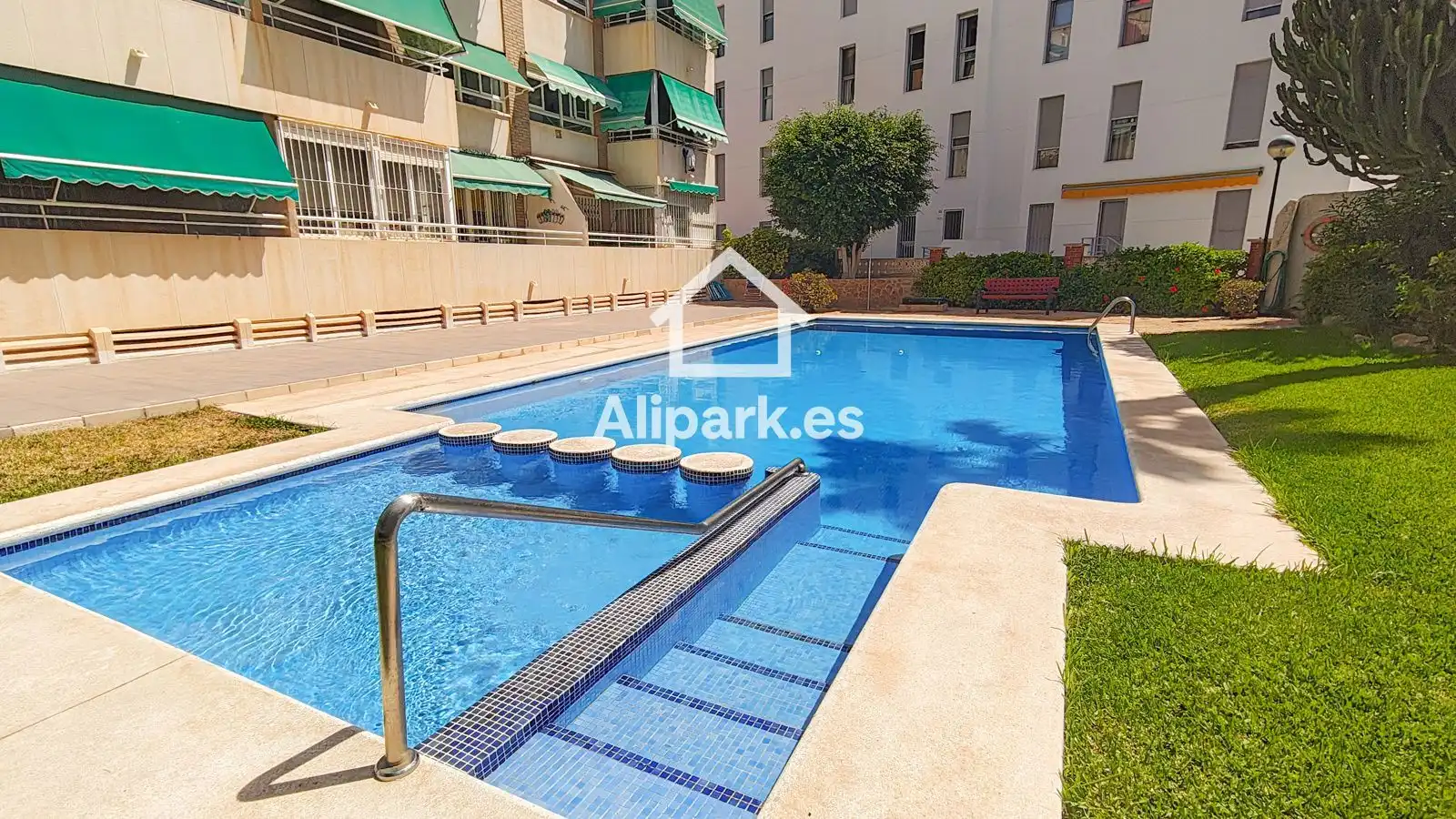 Außenansicht von Wohnung zum Verkauf in El Campello mit Terrasse, Schwimmbad und Gemeinschaftspool