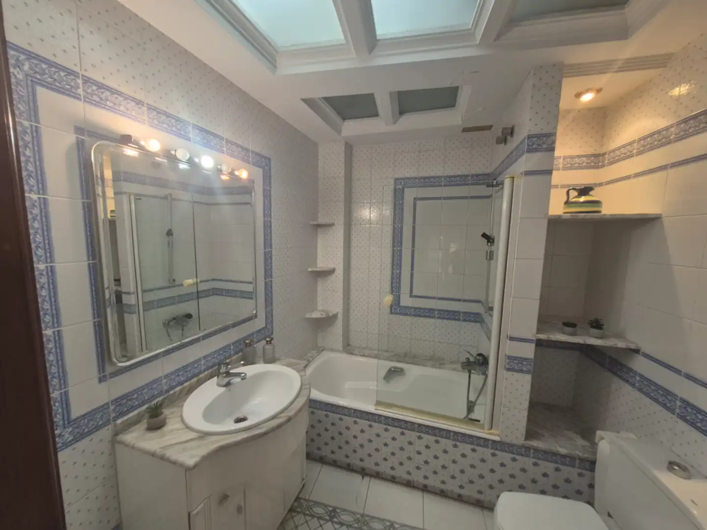 Baño de Piso en venta en Elche / Elx con Aire acondicionado, Calefacción y Trastero