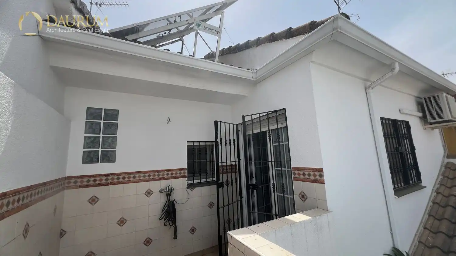 Vista exterior de Casa adosada en venta en Montequinto con Aire acondicionado, Calefacción y Terraza