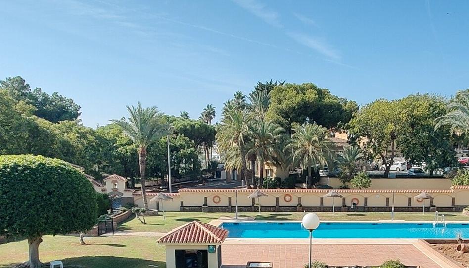 Foto 1 de Casa adosada en venda a Nueva Torrequebrada, Málaga