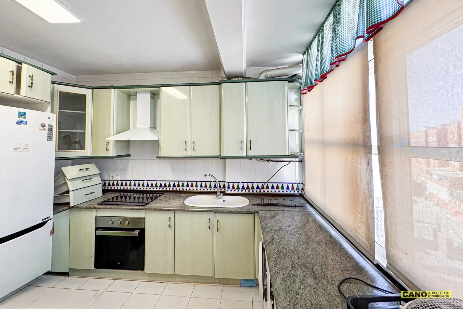 Cocina de Piso en venta en Almería con Terraza y Trastero