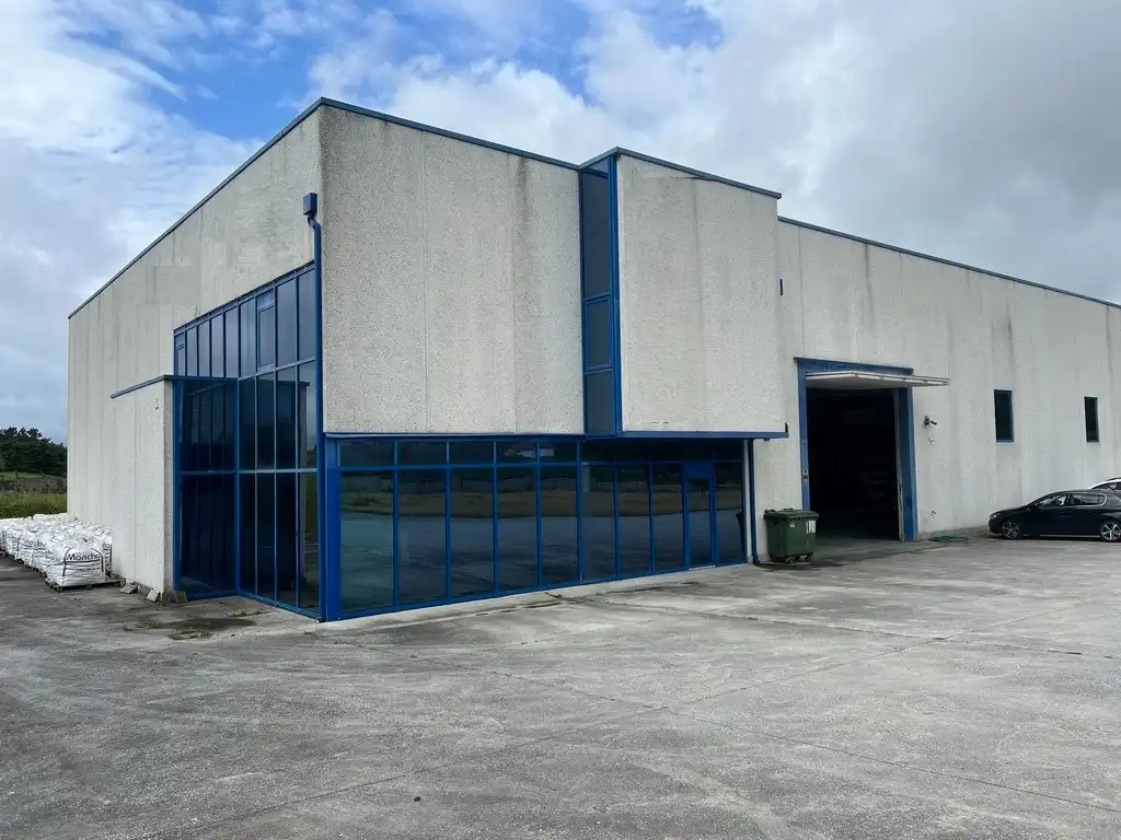 Nau industrial de lloguer a Escravitude, 23, Padrón