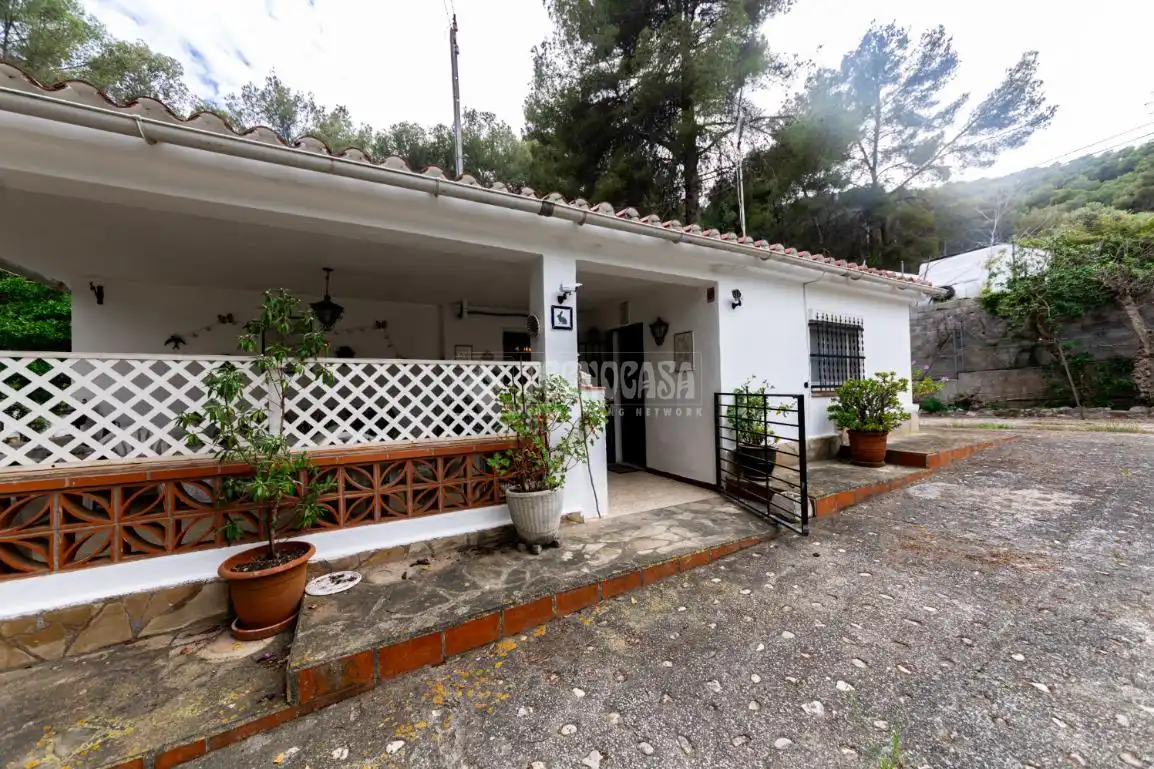 Vista exterior de Finca rústica en venta en Cubelles con Calefacción, Jardín privado y Terraza
