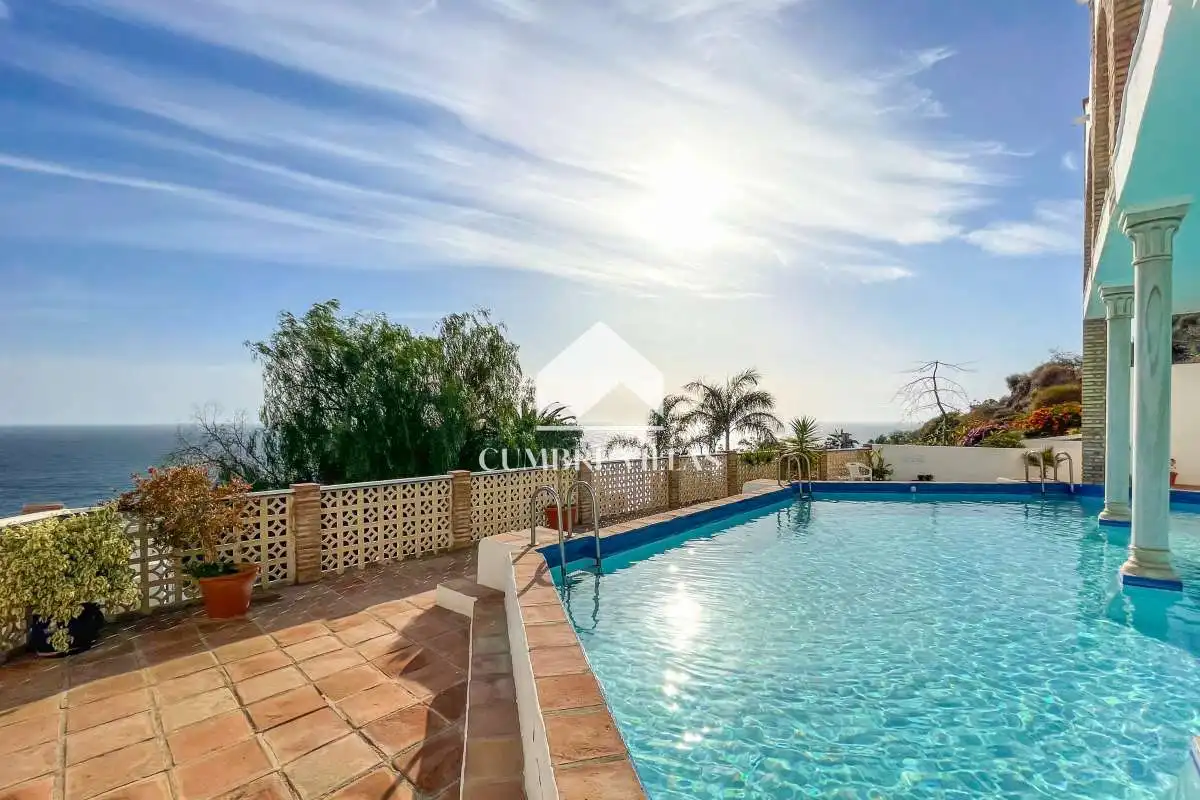 Vista exterior de Casa o xalet en venda en Salobreña amb Terrassa, Internet i Piscina comunitària