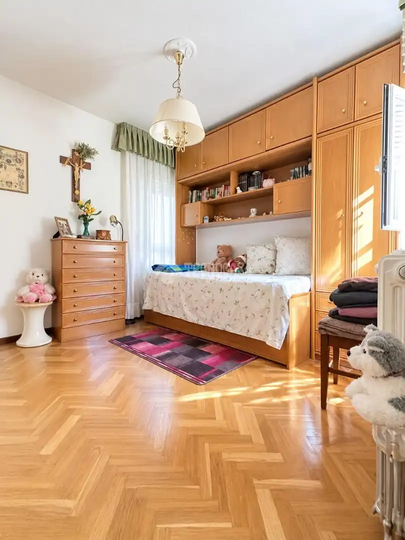 Dormitori de Pis en venda en Madrid amb Calefacció, Parquet i Terrassa