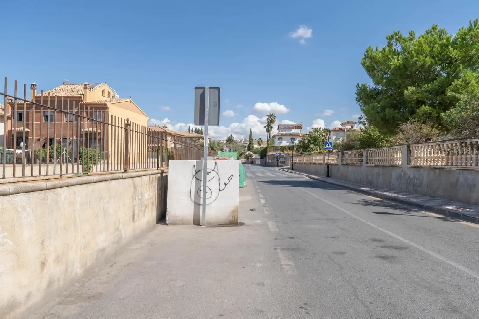 Vista exterior de Casa adosada en venda en Cájar amb Calefacció i Terrassa