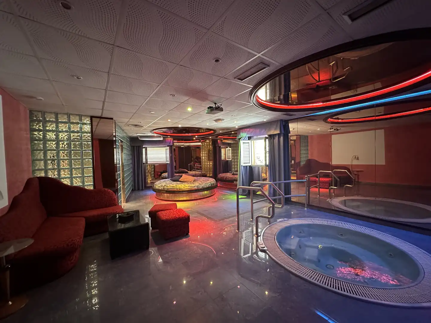 Piscina de Local en venta en Medinyà con Aire acondicionado