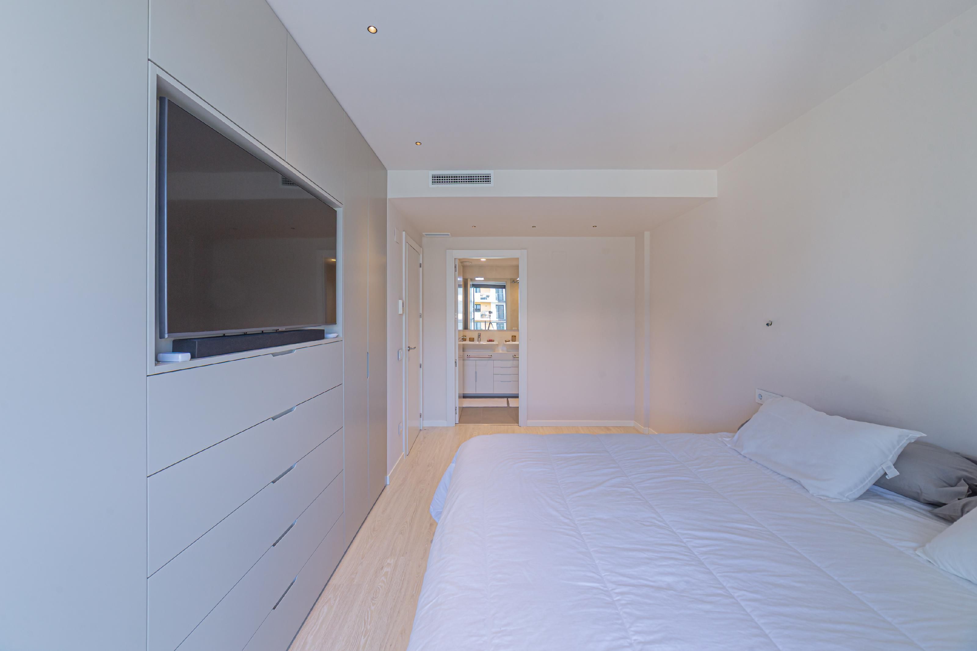 Schlafzimmer von Einfamilien-Reihenhaus zum Verkauf in Sant Just Desvern mit Klimaanlage, Heizung und Privatgarten